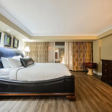 Stripviewsuites At Jockey Club-2