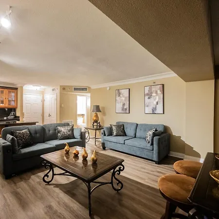 Stripviewsuites At Jockey Club-3