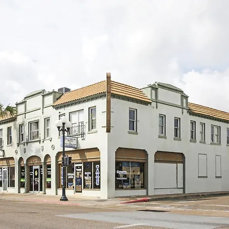 Oyo Historic Cameron Hotel Brownsville I-69E-2