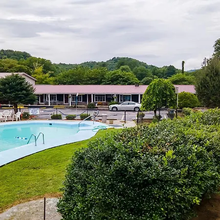 Lloyd'S On The River Country Inn By Oyo-3
