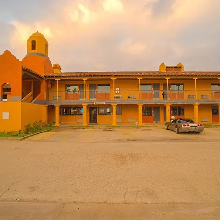 Oyo Hotel Kingsville - Hwy 77-3