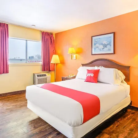 Oyo Hotel Downtown Peoria I-74-2