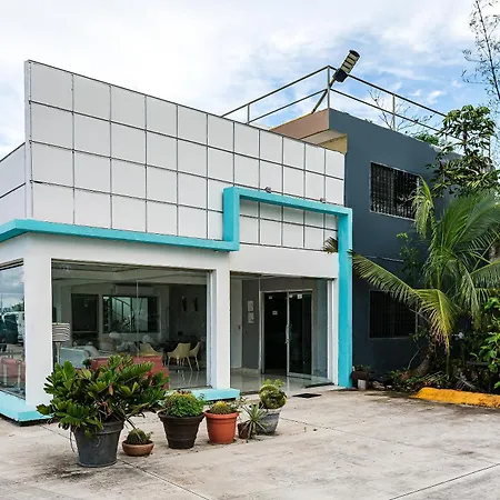Capital O Cancun International Airport 24 7-2