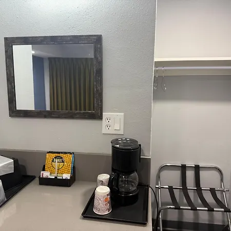 Bishop Elms Motel-2