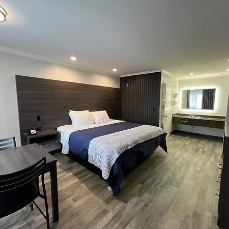 Cloud 9 Inn Lax-3