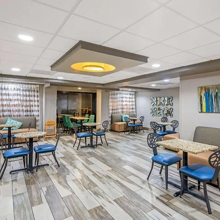 La Quinta By Wyndham Denison - North Lake Texoma-3