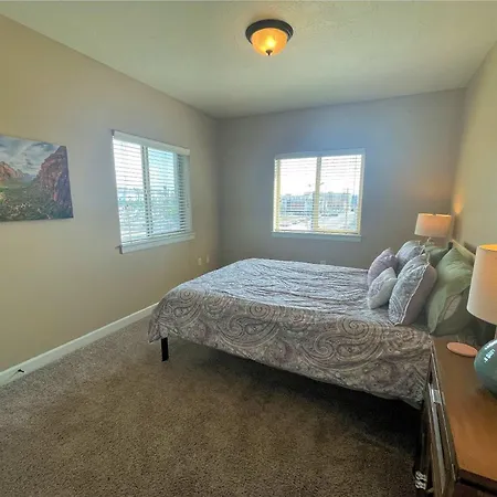 Deluxe Downtown Condo Close To Everything!-2
