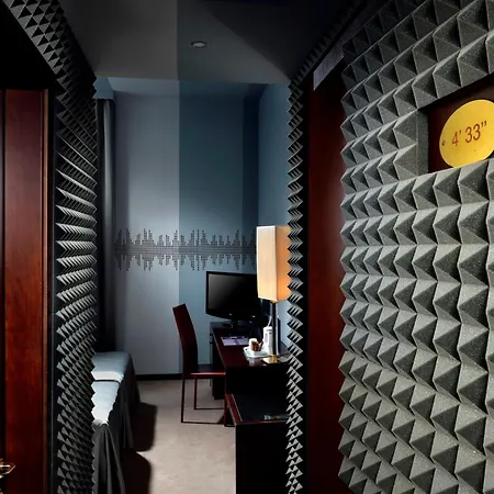 Phi Hotel Bologna-3
