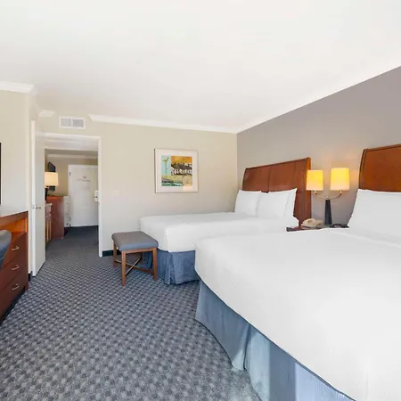 Best Western Plus Marina Shores Hotel-3