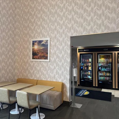 Days Inn & Suites By Wyndham Wausau-3