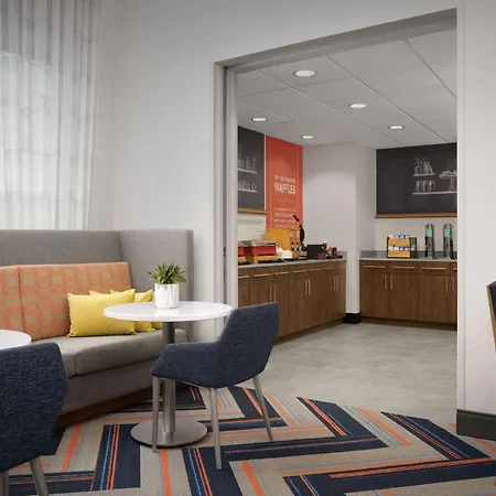 Hampton Inn & Suites Williston-2