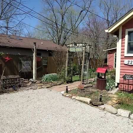 Betty Lous Garden-2