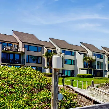 Renovated Condo With Easy Beach Access, Balcony, Pool & Spectacular Ocean Views-3