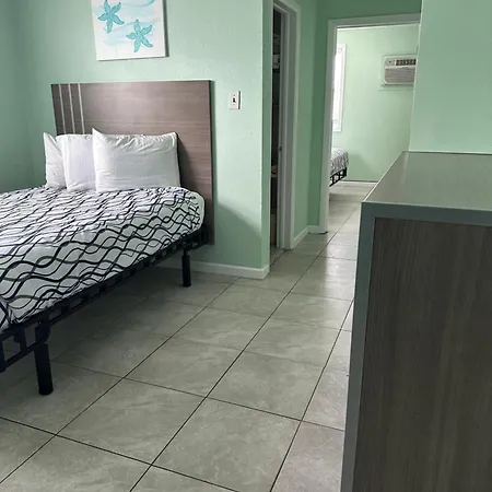 Royal Canadian Motel-2