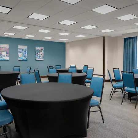 Hampton Inn & Suites Omaha-Downtown-3