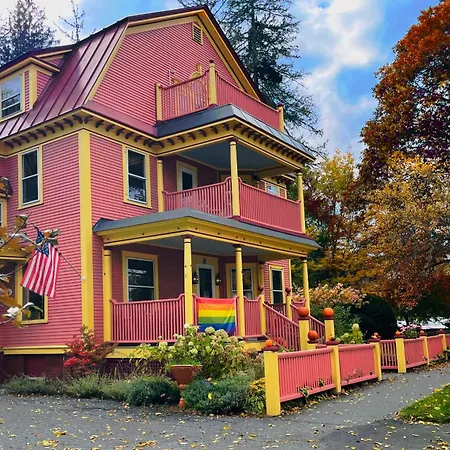 The Village Inn Of Woodstock-3