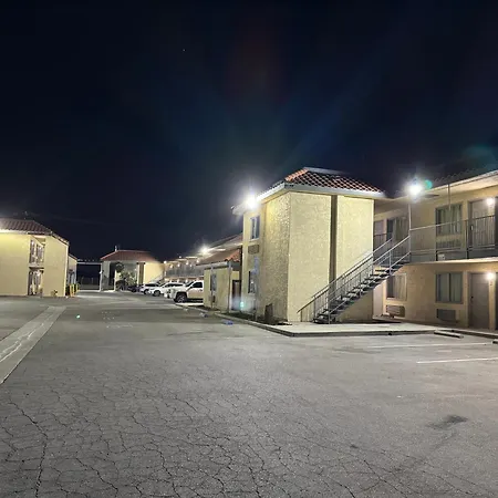 Baymont By Wyndham Bakersfield-2