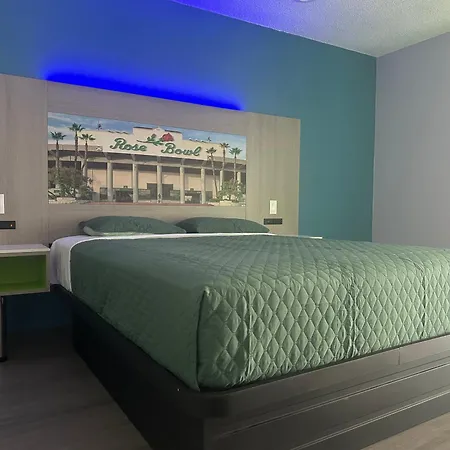 Hi-Way Host Motel-3