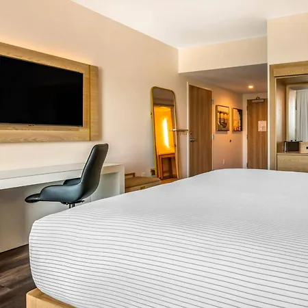 Cambria Hotel Fort Lauderdale Beach-3