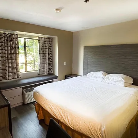 Travelodge By Wyndham Arlington/Dallas Area-2
