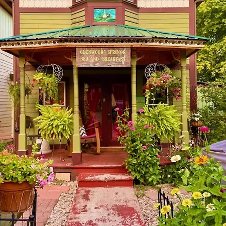Downtown B&B With Jacuzzi-2