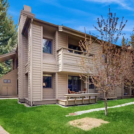 4027 Bluff-3