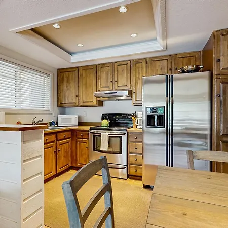 4027 Bluff-2