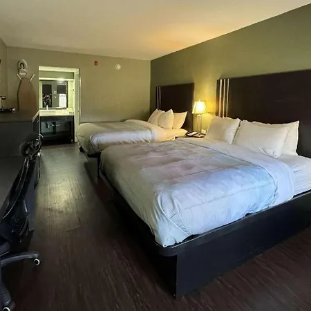 Quality Inn & Suites Near Panama City Beach-3
