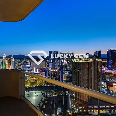Lucky Gem Penthouse & Luxury Suites At Mgm Signature Resort, Balcony Strip View 3505-3