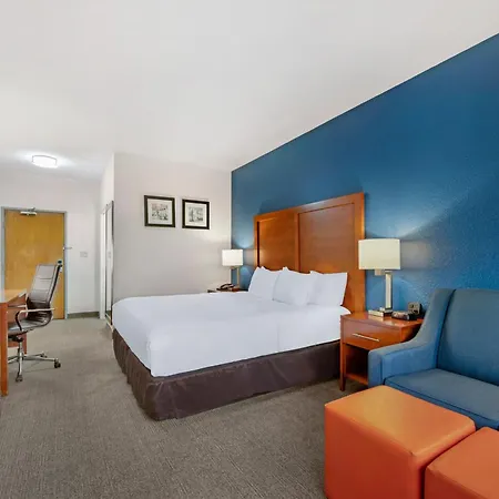 Comfort Inn & Suites North Greenfield-3