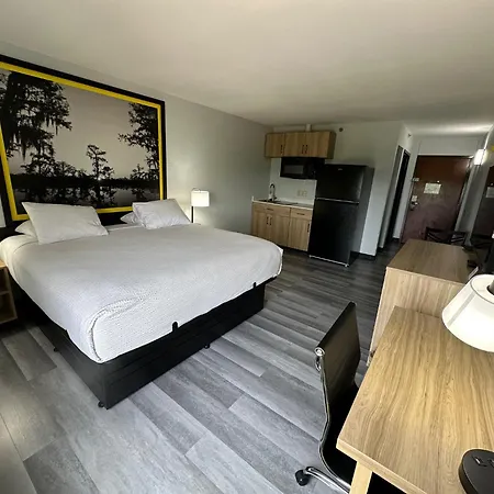 Super 8 By Wyndham Alexandria La-3