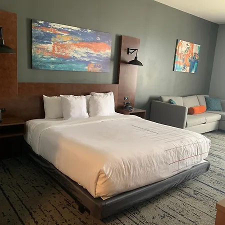 La Quinta Inn & Suites By Wyndham Louisville Ne - Old Henry Rd-2