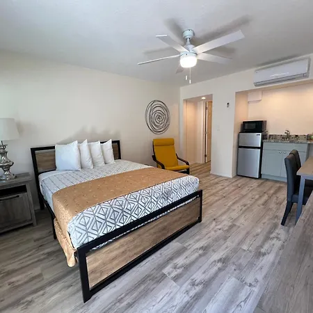 Beachside Resort Motel-2