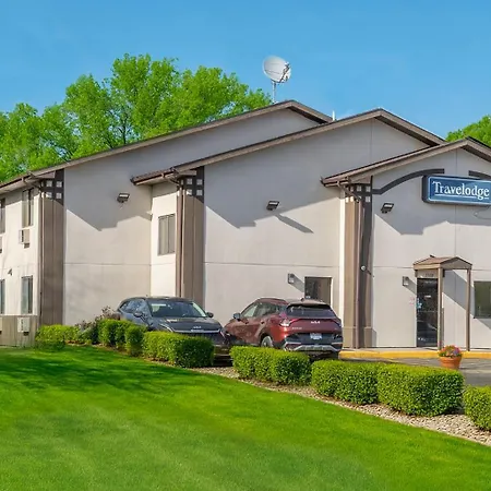 Travelodge By Wyndham Muskegon-2