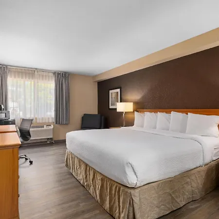Ramada By Wyndham Portland-2