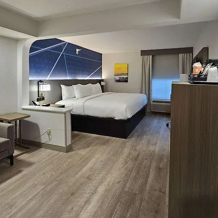 Comfort Inn & Suites Saint Louis Lafayette Square-3