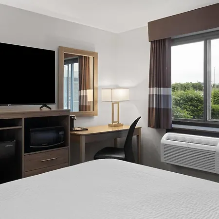 Ramada By Wyndham Cedar Rapids South-2