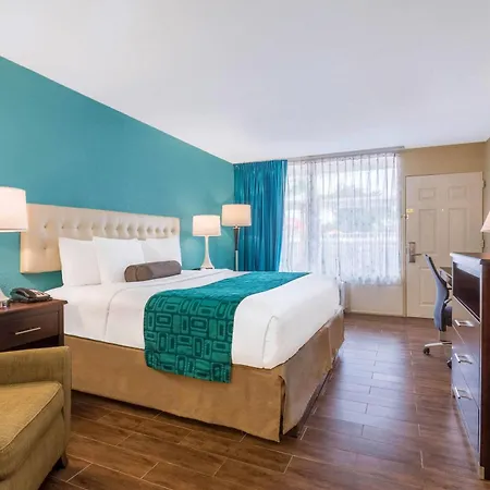 Howard Johnson By Wyndham Lakeland-3