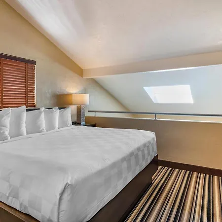 Lincoln Sands Oceanfront Resort, An Ascend Collection Hotel-3