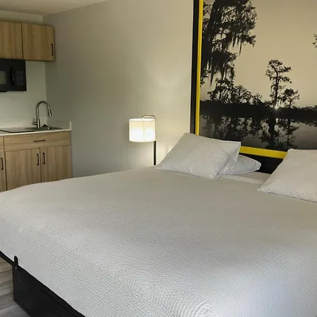 Super 8 By Wyndham Alexandria La-2
