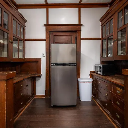 Brown & Hawkins Historical Apartments-2