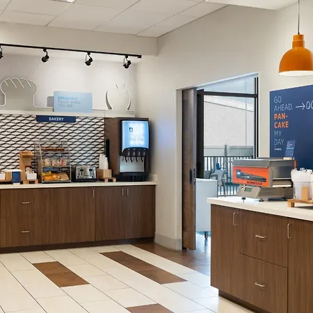 Holiday Inn Express & Suites - Tampa East - Ybor City By Ihg-3