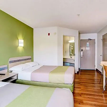 Super 8 By Wyndham Aurora East-2