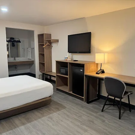 Rodeway Inn & Suites Rancho Mirage - Palm Desert Area-3