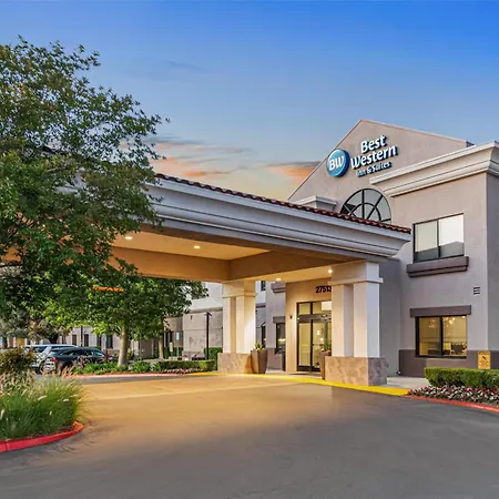 Best Western Valencia/Six Flags Inn & Suites-2