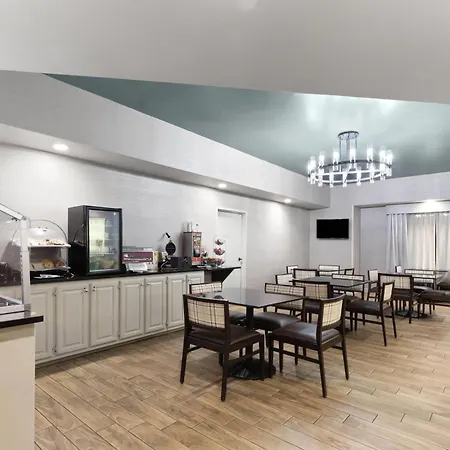 Wingate By Wyndham Greensboro-Coliseum-3