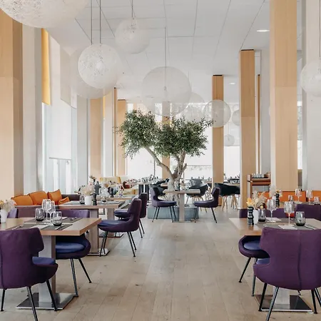 Courtyard By Marriott Montpellier-3