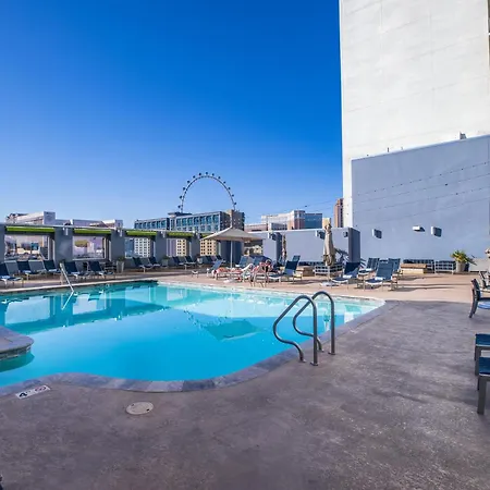 2100 Sqft Penthouse Suite W/ Strip Views! Pool Gym-3