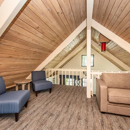 Oyster Bay Inn & Suites-3
