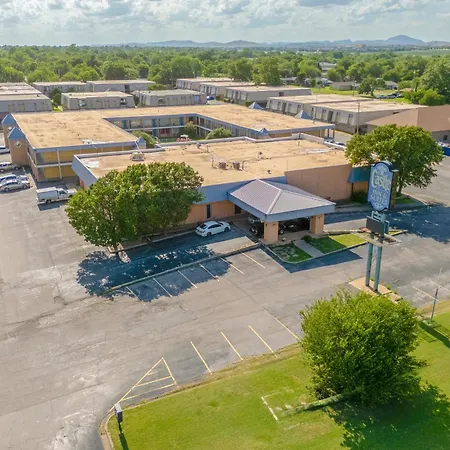Castle Inn & Suites By Oyo Lawton-3